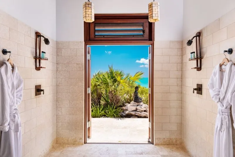 Luxury Oceanfront Villa, photograph 8