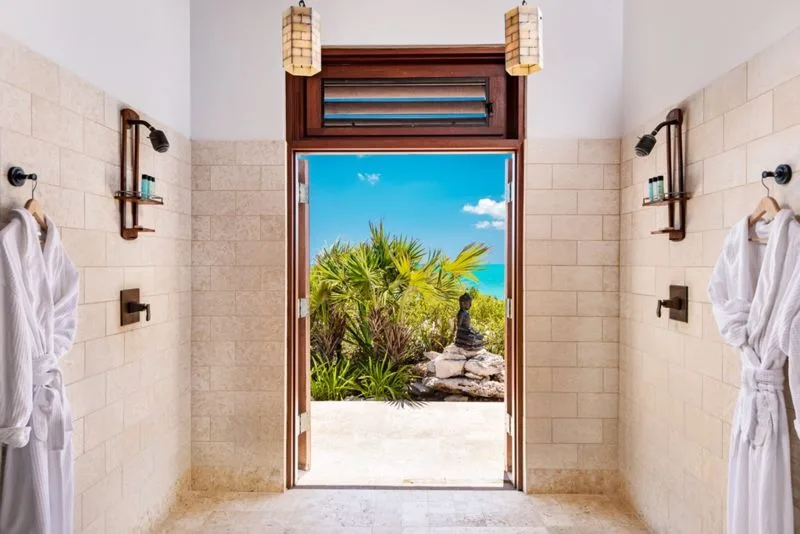 Luxury Oceanfront Villa, 4-bedroom villa for sale in Providenciales, Turks & Caicos - photograph 8