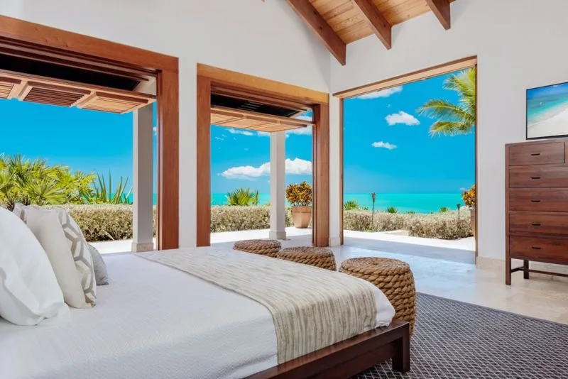 Luxury Oceanfront Villa, 4-bedroom villa for sale in Providenciales, Turks & Caicos - photograph 6