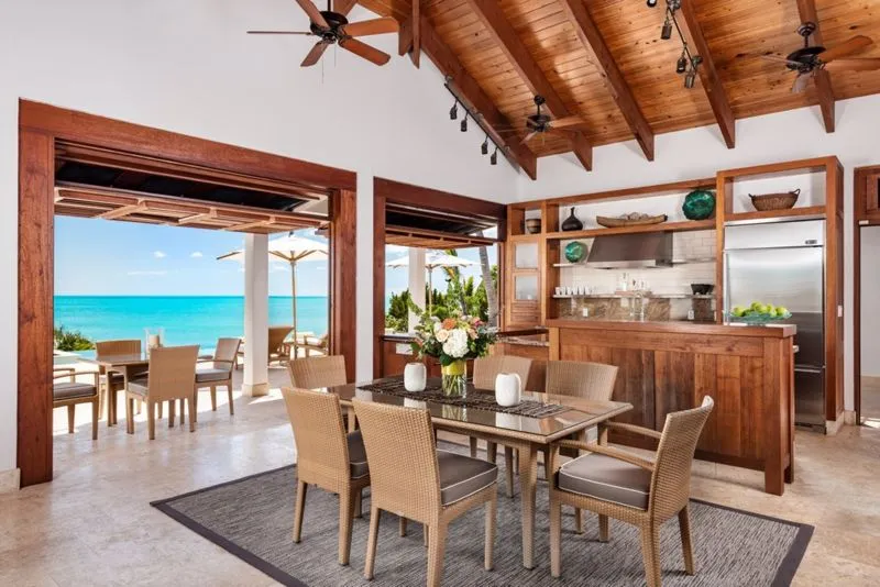 Luxury Oceanfront Villa, photograph 5
