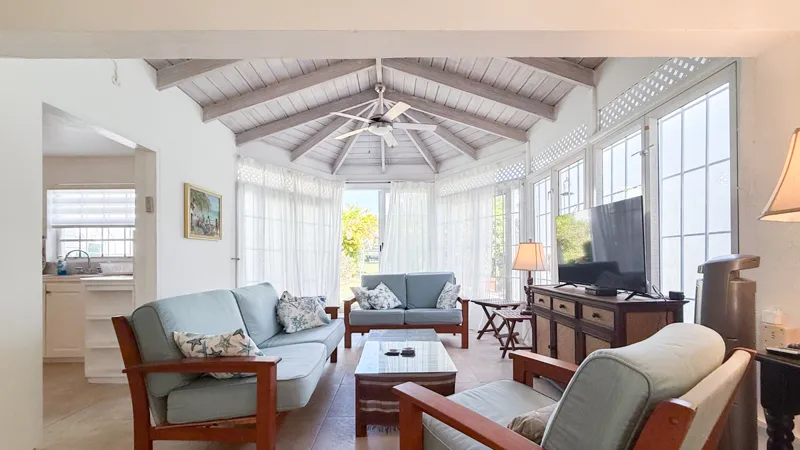 Holetown Townhouse | Steps from Limegrove