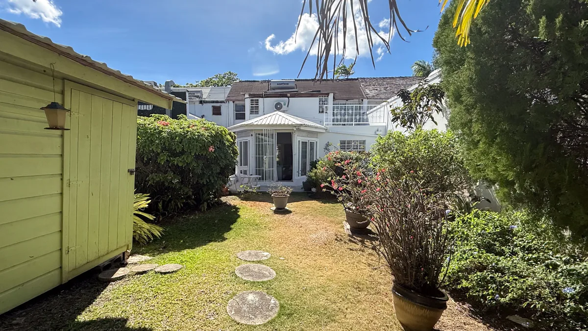 Holetown Townhouse | Steps from Limegrove, 2-bedroom townhouse for rent in St James, Barbados - photograph 4