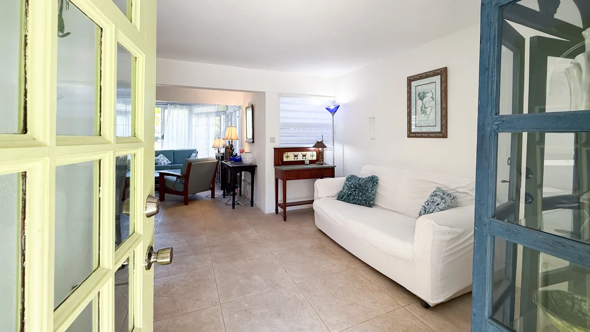 Holetown Townhouse | Steps from Limegrove, 2-bedroom townhouse for rent in St James, Barbados - photograph 16
