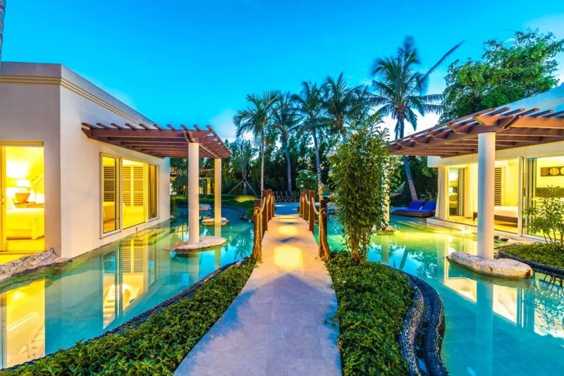 Ultra Luxury Beachfront Home, 6-bedroom villa for sale in Grace Bay, Turks & Caicos - photograph 13
