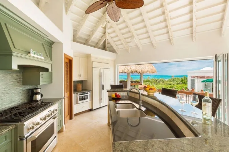 Ultra Luxury Beachfront Home, photograph 4