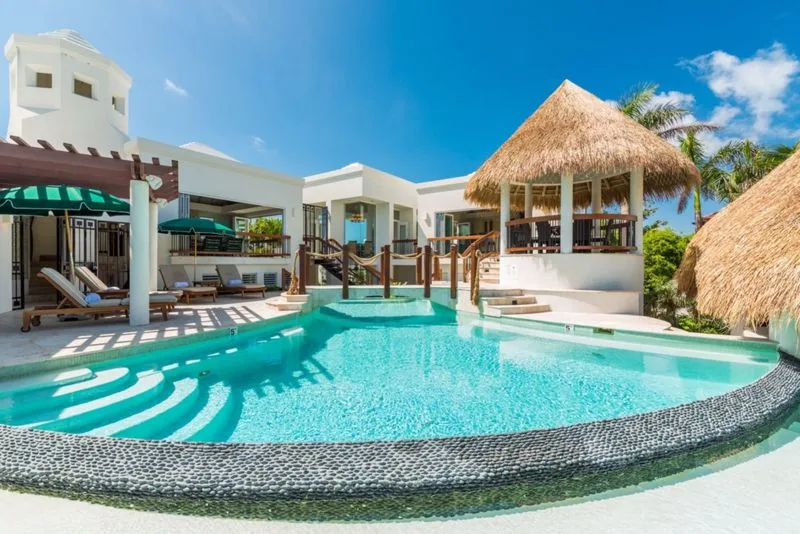 Ultra Luxury Beachfront Home, 6-bedroom villa for sale in Grace Bay, Turks & Caicos - photograph 12