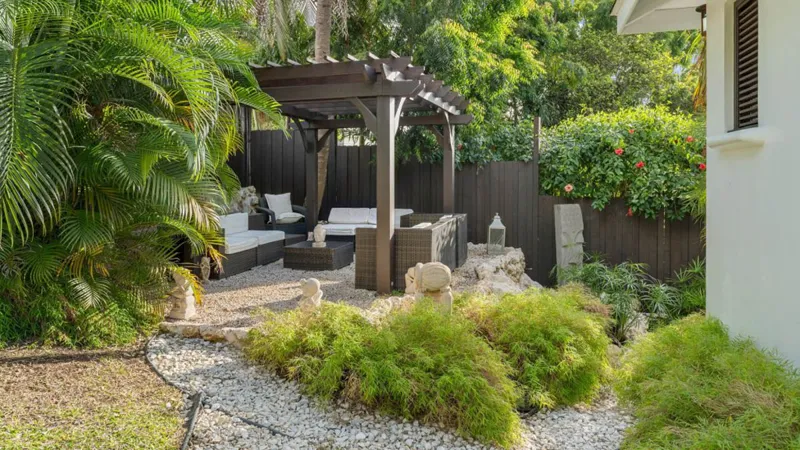 Buddha Cottage 39, photograph 2