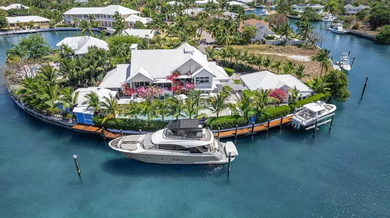 Island Drive - New Providence/ Paradise Island
