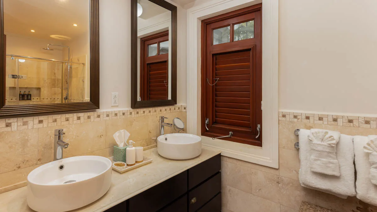 Claridges 5 | Luxury & Comfort for A Perfect Vacation in Barbados, 3-bedroom villa for rent in St James, Barbados - photograph 12