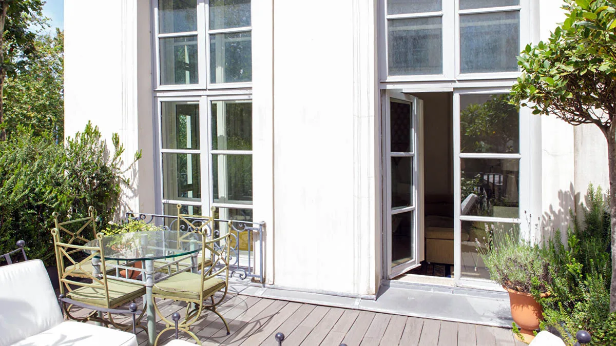 Marais Hôtel Particulier | Historic Paris Residence Overlooking The Seine, 1-bedroom apartment for sale in Paris, France - photograph 2