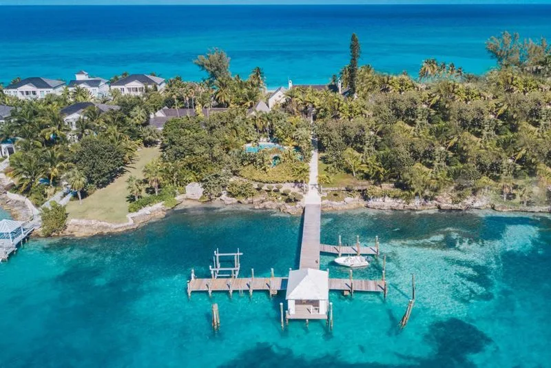 Sea-to-Sea Villa, 6-bedroom villa for sale in Paradise Island, Bahamas