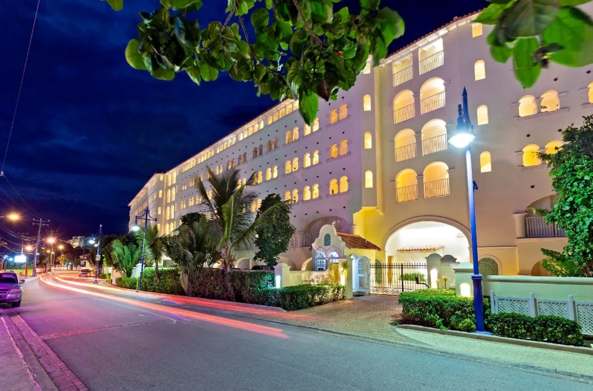 Sapphire Beach No 403 - Dover Beach, 2-bedroom apartment for rent in Christ Church, Barbados - photograph 2