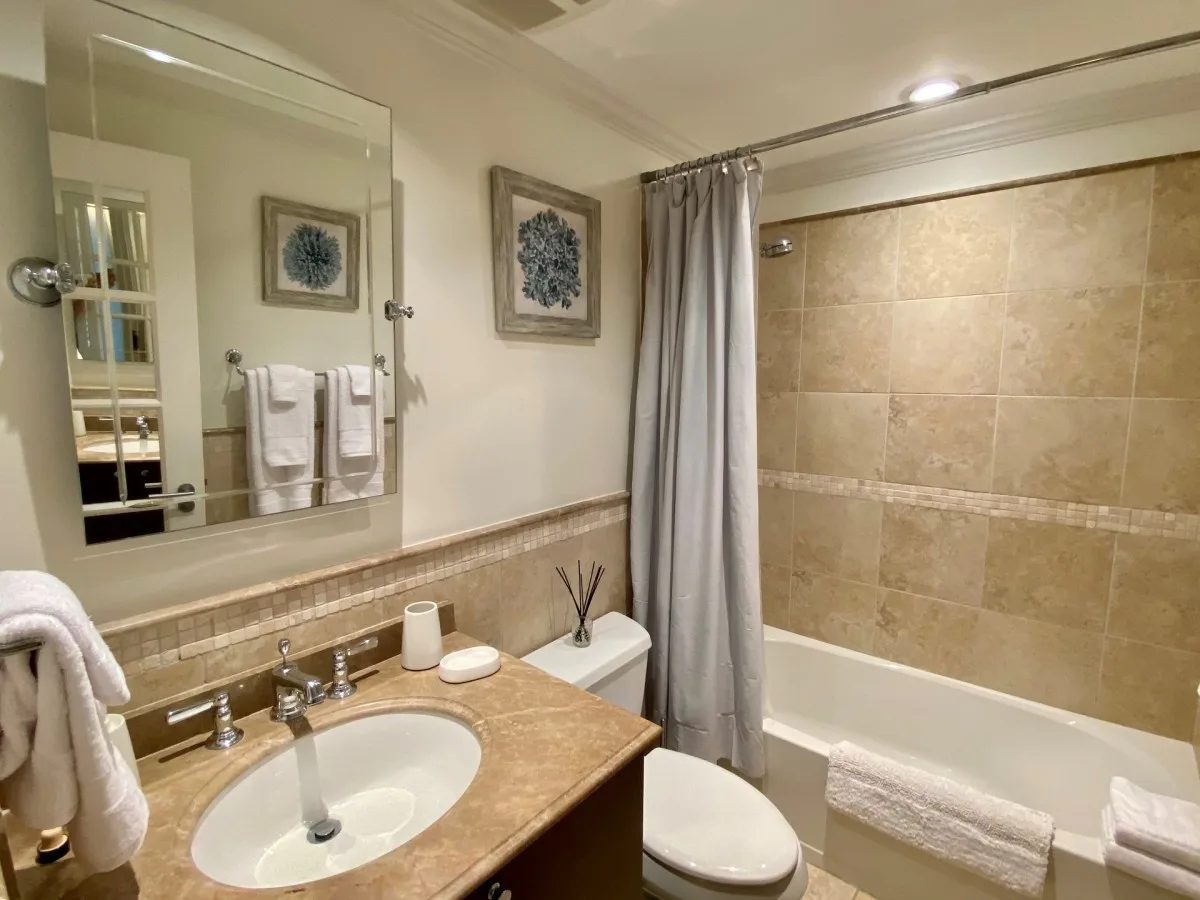 Sapphire Beach No 403 - Dover Beach, 2-bedroom apartment for rent in Christ Church, Barbados - photograph 12