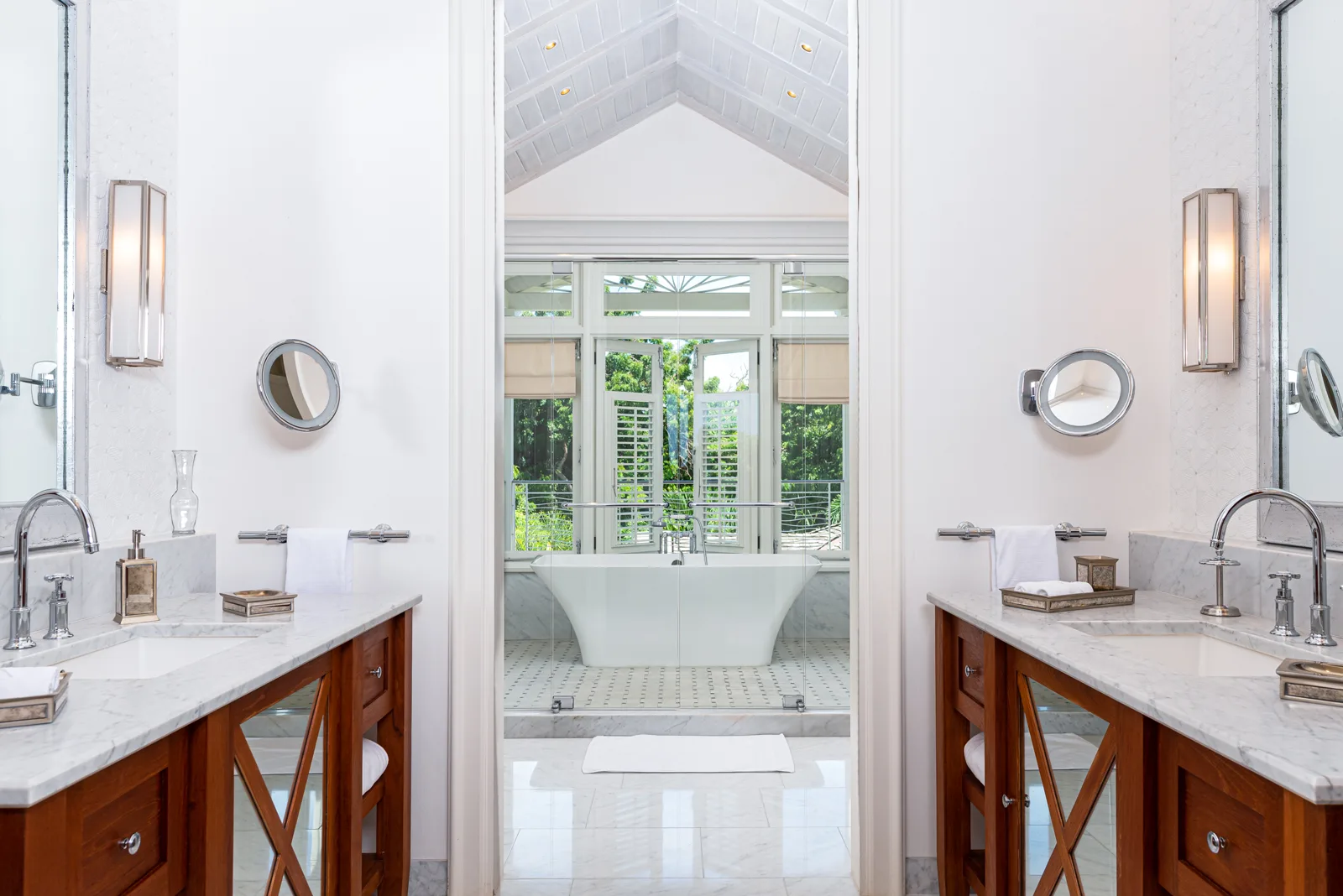 Villa Tamarindo | Iconic Beachfront Retreat, 5-bedroom villa for rent in St James, Barbados - photograph 18