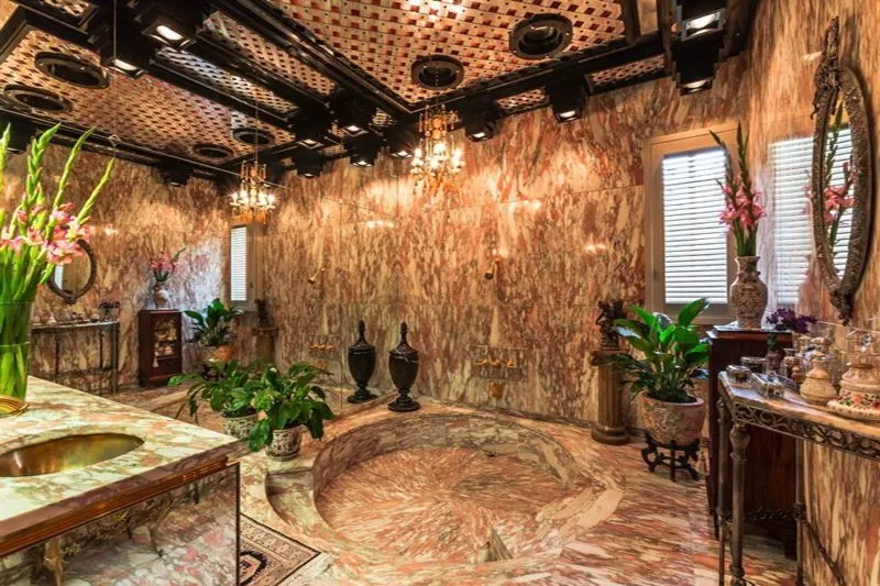 Spanish Opulence, photograph 4