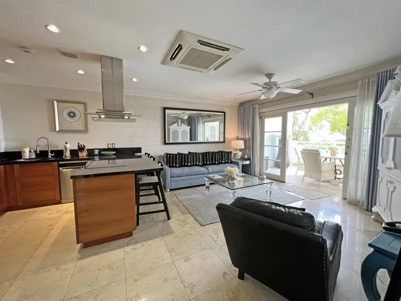 Waterside Apartment 102, photograph 4