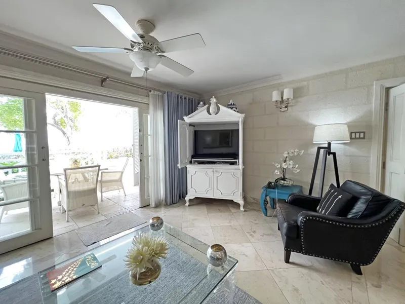 Waterside Apartment 102, photograph 6