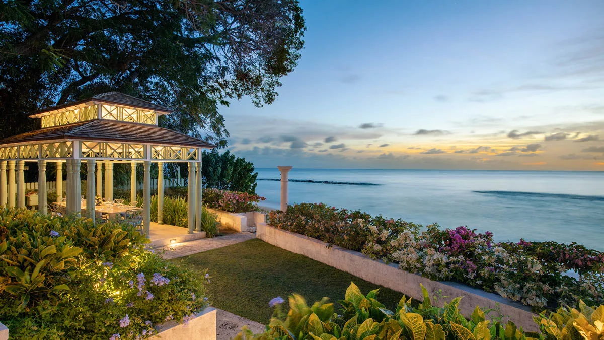 St Helena | Iconic Beachfront Holiday Villa, 8-bedroom villa for rent in St James, Barbados - photograph 5