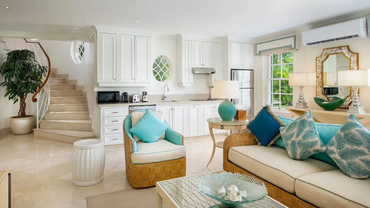 St Helena | Iconic Beachfront Holiday Villa, 8-bedroom villa for rent in St James, Barbados - photograph 11