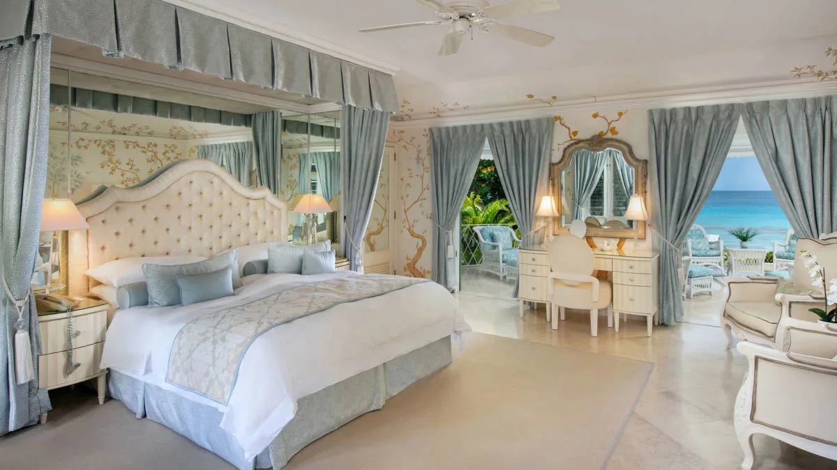 St Helena | Iconic Beachfront Holiday Villa, 8-bedroom villa for rent in St James, Barbados - photograph 12