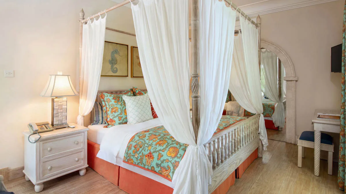 St Helena | Iconic Beachfront Holiday Villa, 8-bedroom villa for rent in St James, Barbados - photograph 14