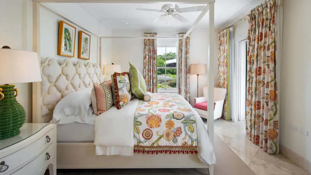St Helena | Iconic Beachfront Holiday Villa, 8-bedroom villa for rent in St James, Barbados - photograph 17