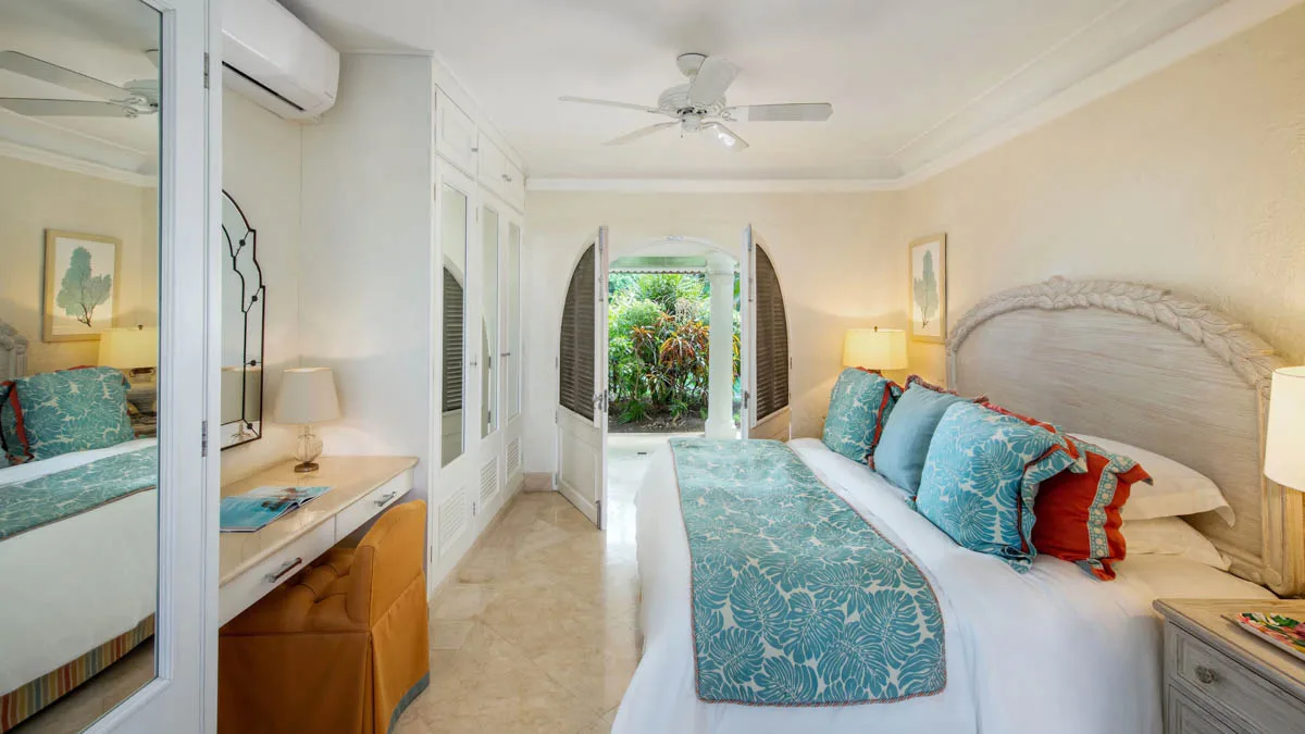 St Helena | Iconic Beachfront Holiday Villa, 8-bedroom villa for rent in St James, Barbados - photograph 18