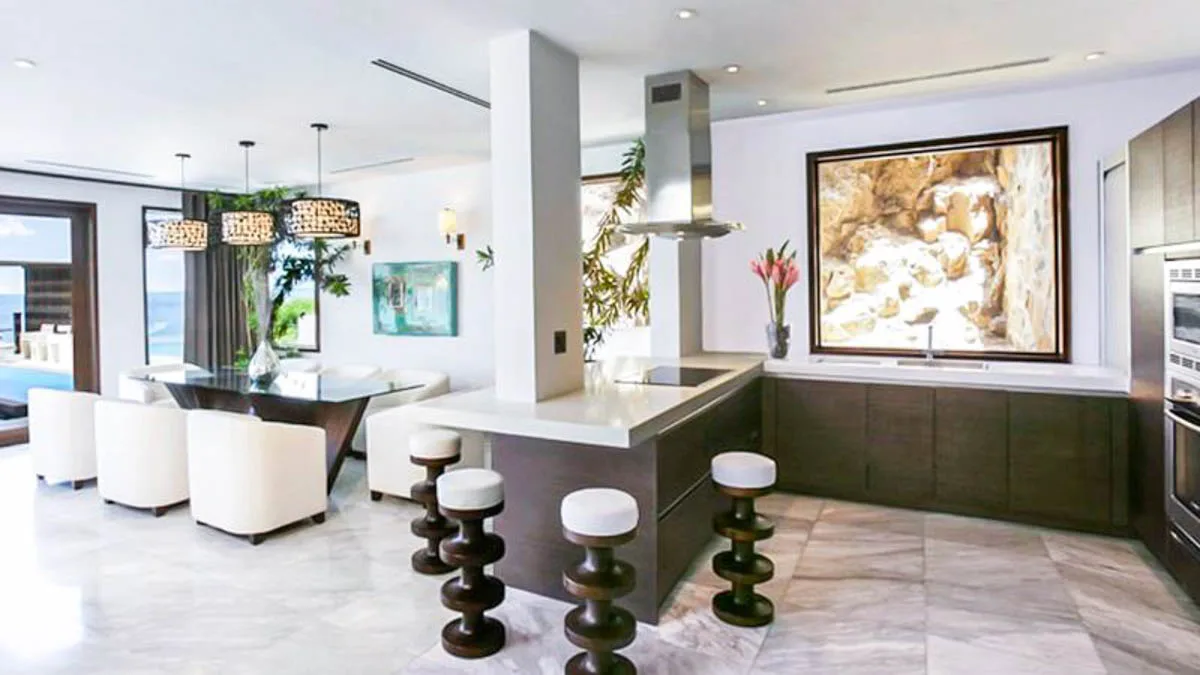 Tamarind Hills Villas | Luxury Beachfront Residences in Antigua, 1-bedroom villa for sale in St Mary, Antigua & Barbuda - kitchen and dining area