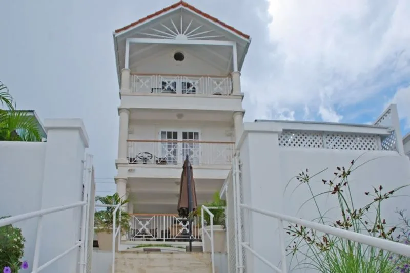 Bianca Bay Villa, 3-bedroom villa for rent in St James, Barbados - photograph 2