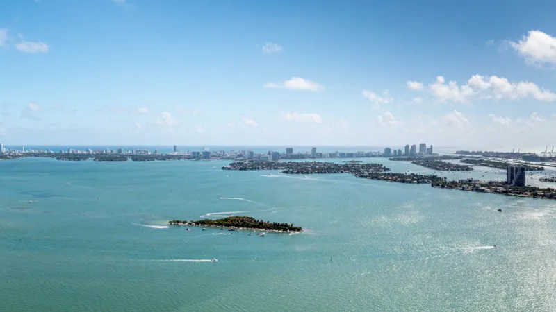 An Extraordinary 3-Story Penthouse Mansion, photograph 8