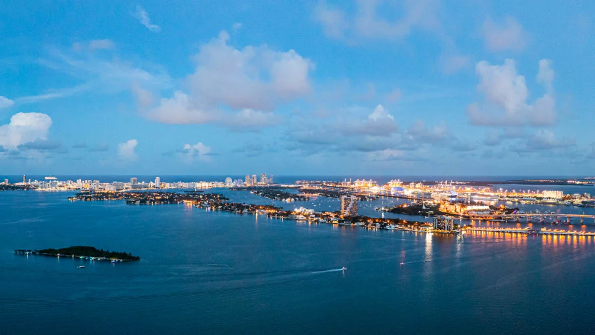 Aria Reserve Miami | An Extraordinary 3-Story Penthouse Mansion, 5-bedroom apartment for sale in Florida, United States - photograph 9