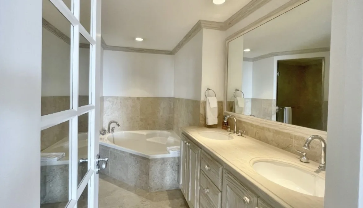 Villas on The Beach No. 103, 2-bedroom apartment for rent in St James, Barbados - photograph 9