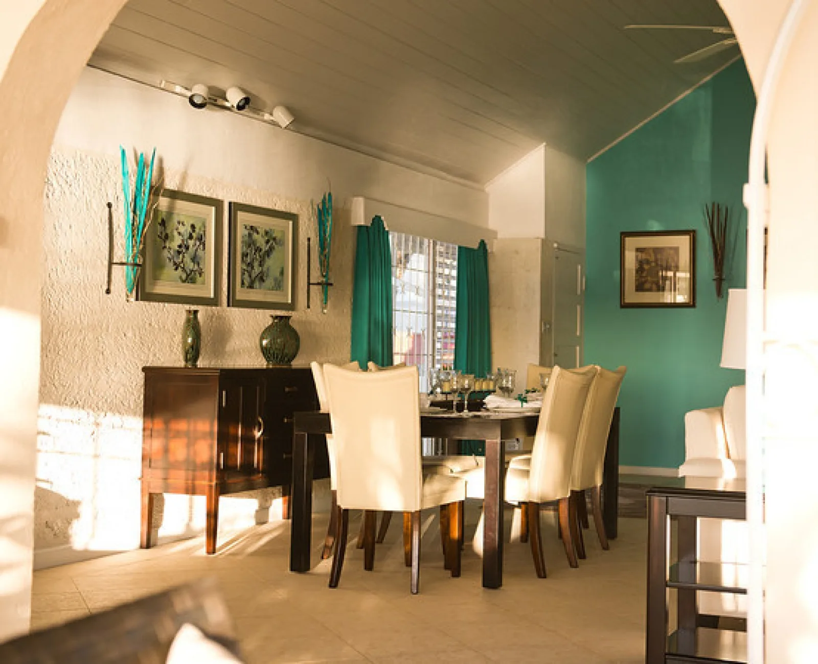Bora Bora Upper - Paynes Bay, 2-bedroom apartment for rent in St James, Barbados - photograph 11