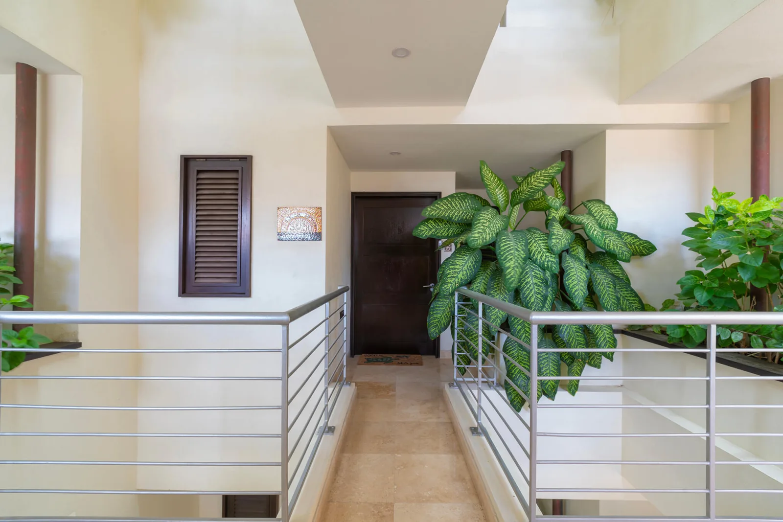 Life’s a Beach, Coral Cove - Paynes Bay Beach, 3-bedroom apartment for rent in St James, Barbados - photograph 2