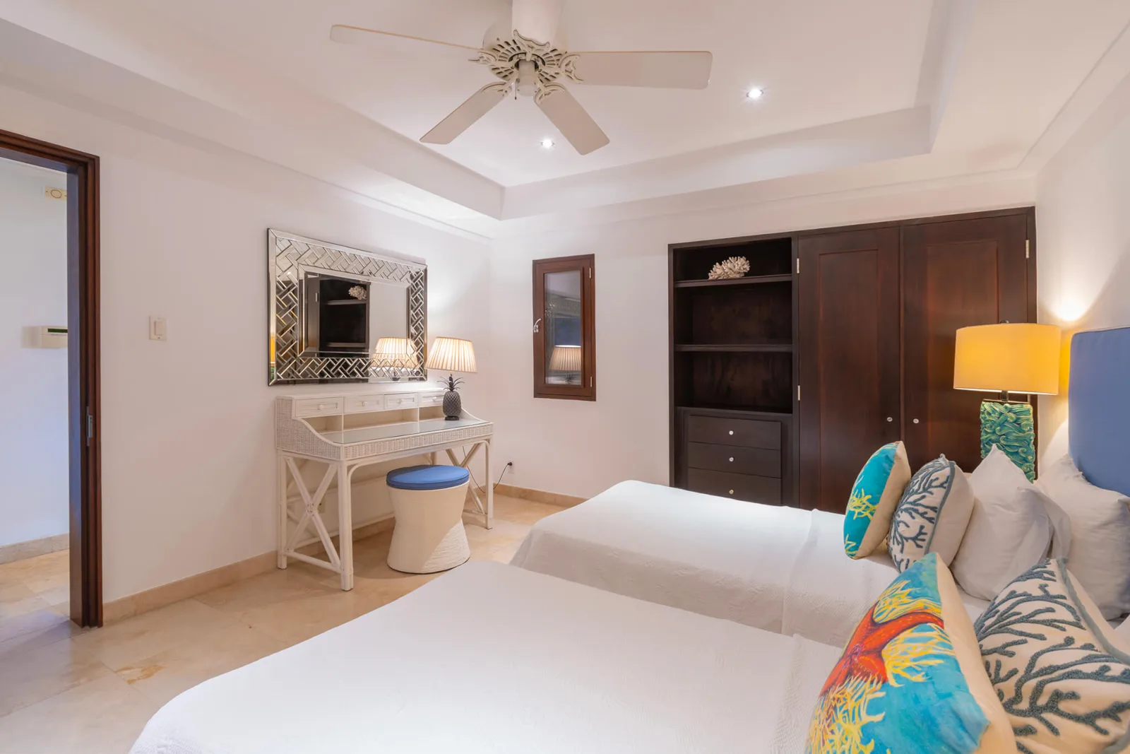 Life’s a Beach, Coral Cove - Paynes Bay Beach, 3-bedroom apartment for rent in St James, Barbados - photograph 4
