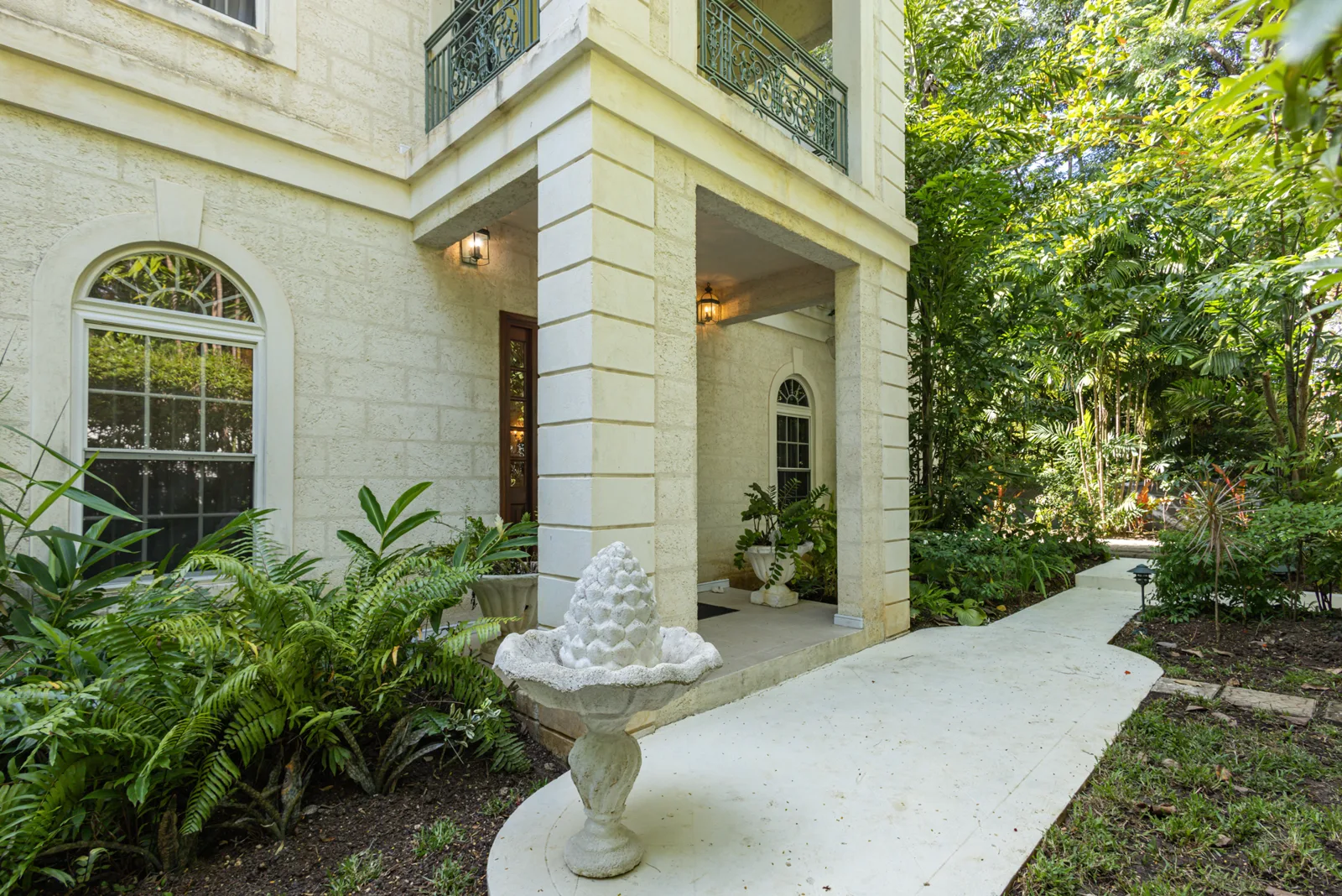 Mon Caprice - Sandy Lane, 5-bedroom villa for rent in St James, Barbados - photograph 2