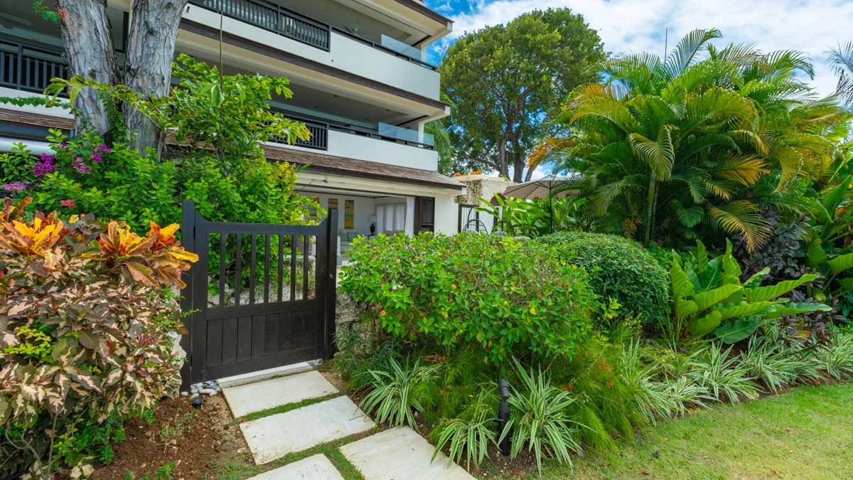 Coral Cove 1 | Beachfront Luxury Apartment in Paynes Bay, 2-bedroom apartment for sale in St James, Barbados - photograph 8