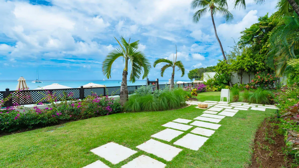 Coral Cove 1 | Beachfront Luxury Apartment in Paynes Bay, 2-bedroom apartment for sale in St James, Barbados - photograph 9