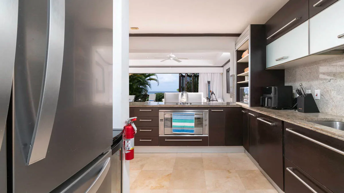 Coral Cove 1 | Beachfront Luxury Apartment in Paynes Bay, 2-bedroom apartment for sale in St James, Barbados - photograph 20