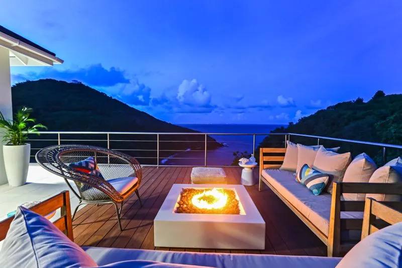 Oceanview Luxury Home, photograph 3