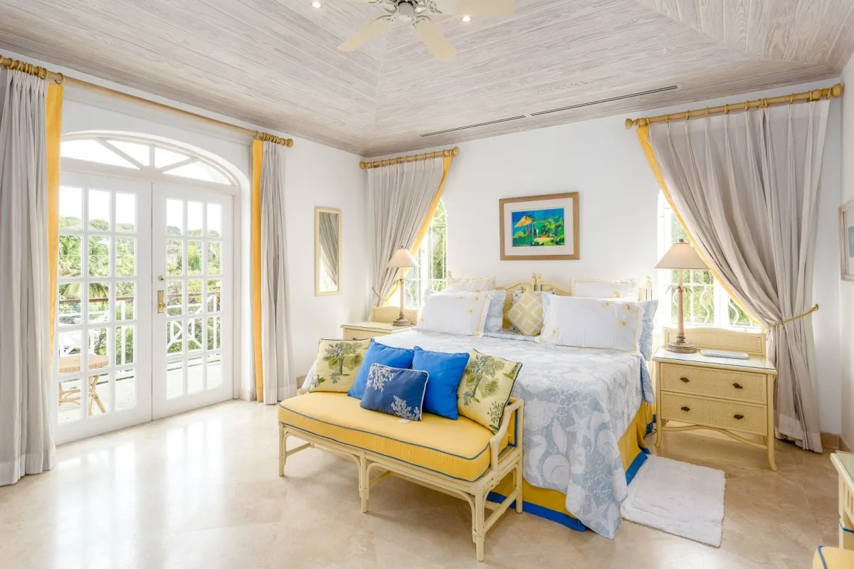 Hallidays, Old Trees - Paynes Bay Beach, 3-bedroom apartment for rent in St James, Barbados - photograph 3