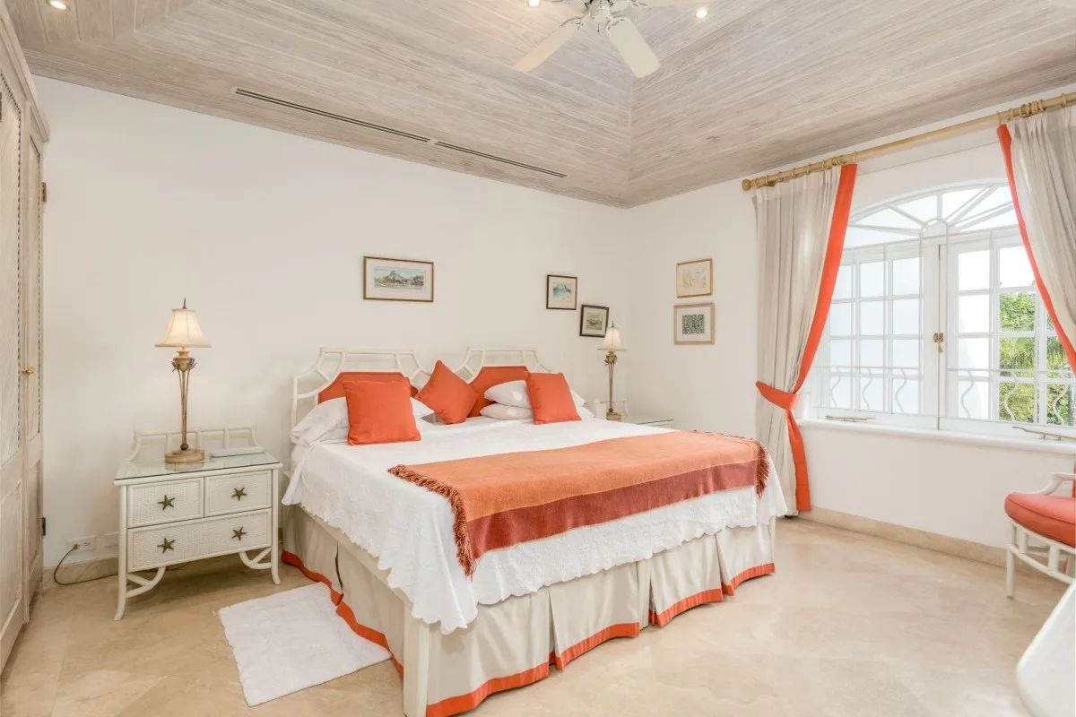 Hallidays, Old Trees - Paynes Bay Beach, 3-bedroom apartment for rent in St James, Barbados - photograph 6