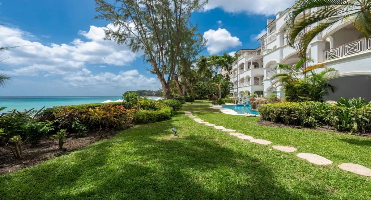 Hallidays, Old Trees - Paynes Bay Beach, 3-bedroom apartment for rent in St James, Barbados - photograph 8