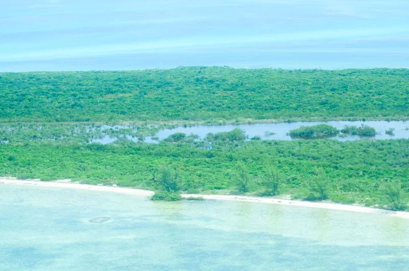 351-Acre Private Island, photograph 3