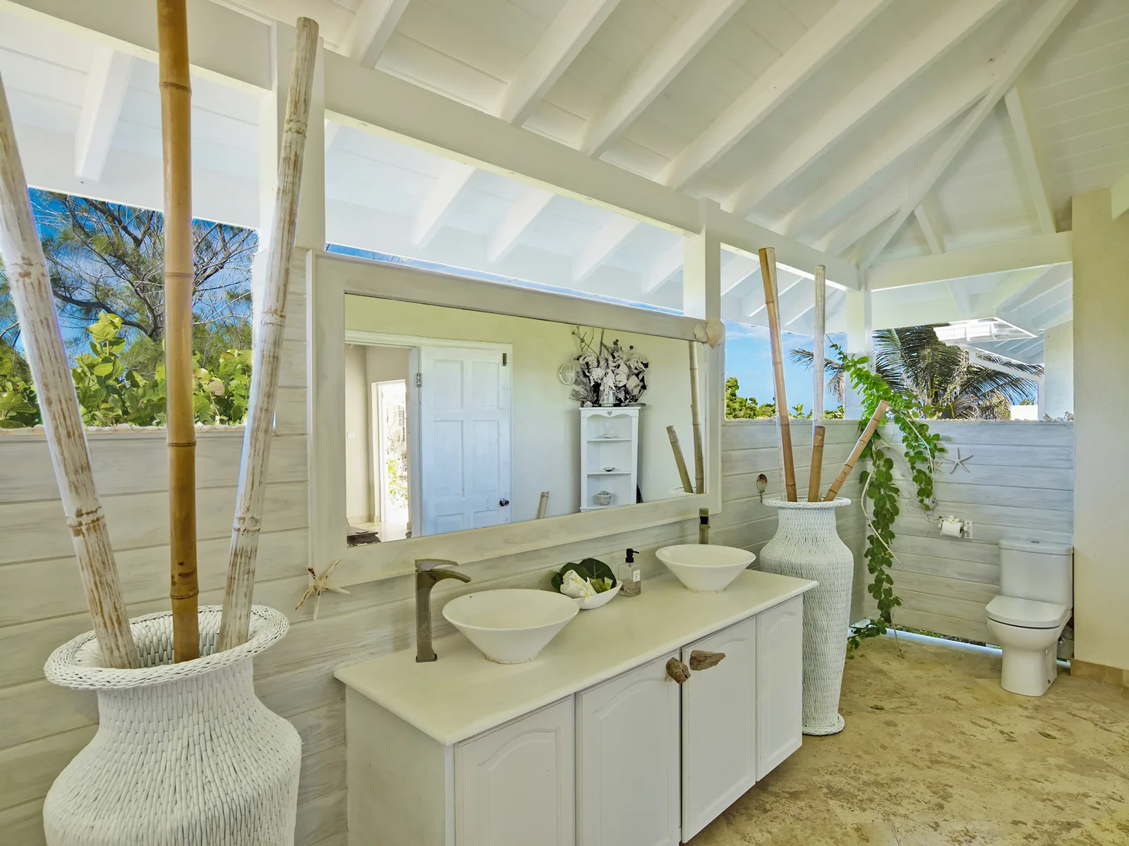 Larimar - Luxury Ocean Front Villa, 6-bedroom villa for rent in Saint Philip Parish, Barbados - photograph 8