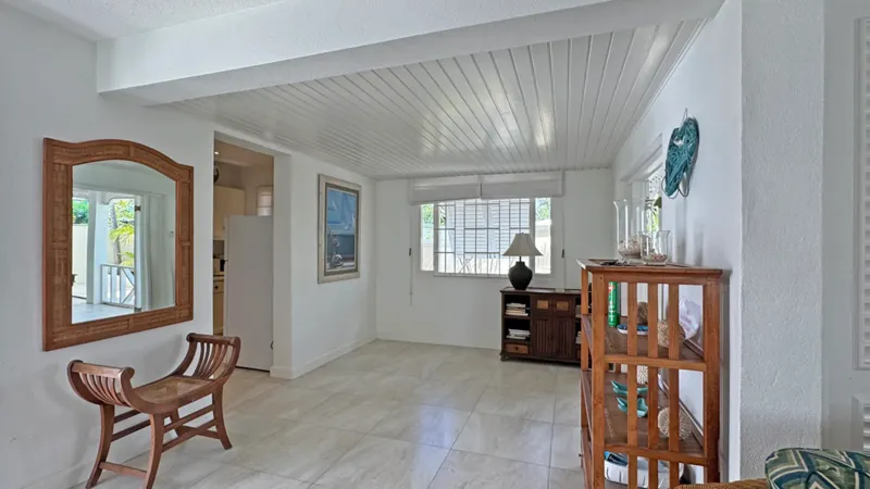 Mango Court 2, photograph 4