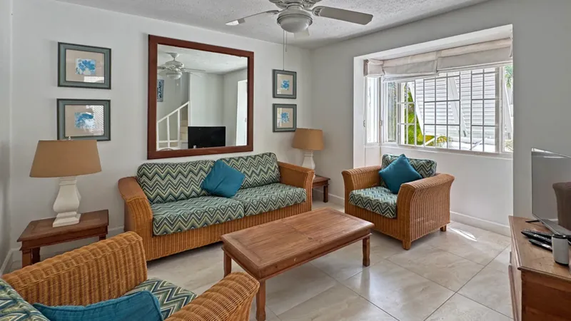 Mango Court 2, photograph 3