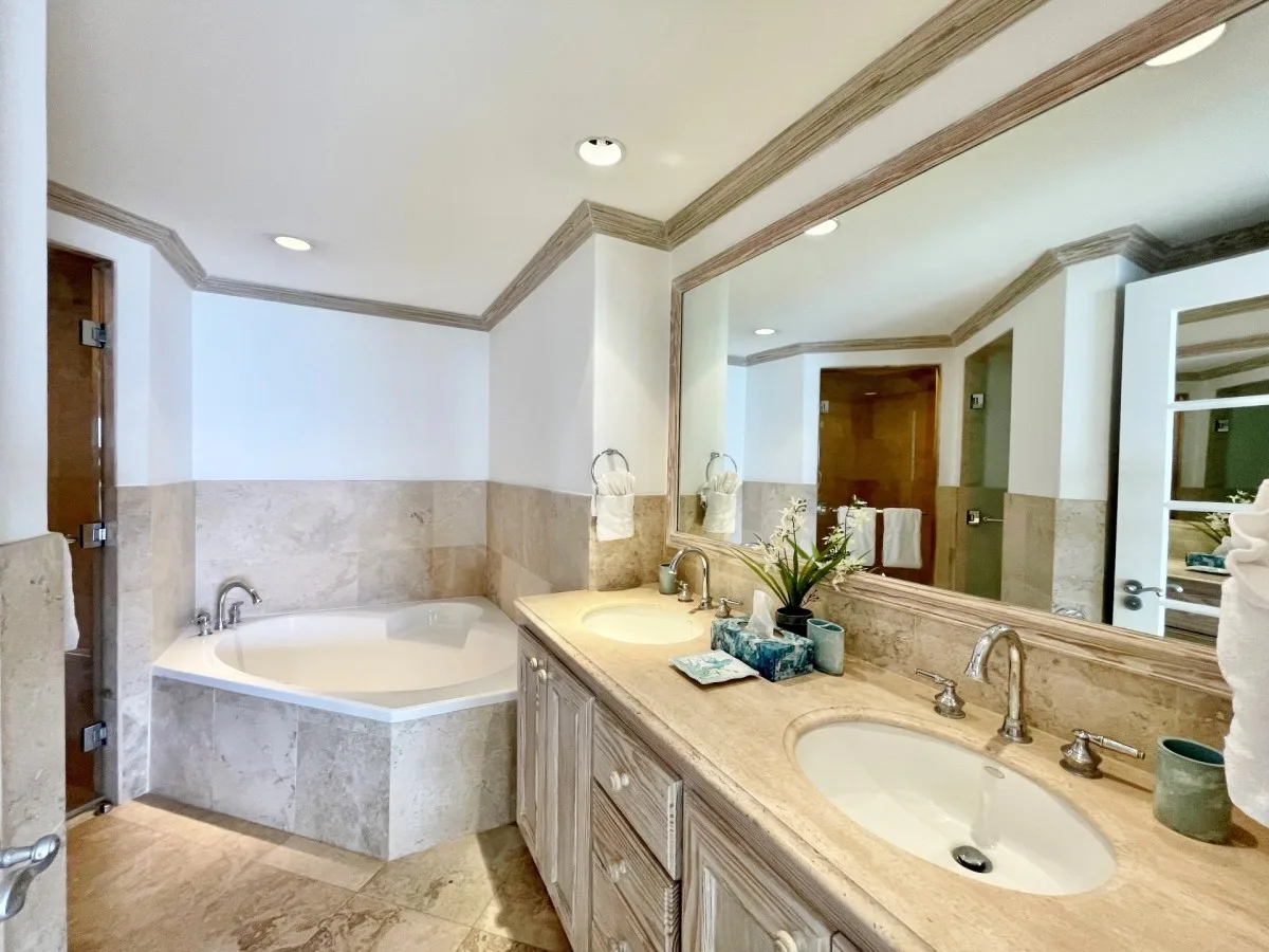 Villas on the Beach 403 - Holetown, 3-bedroom villa for rent in St James, Barbados - photograph 2