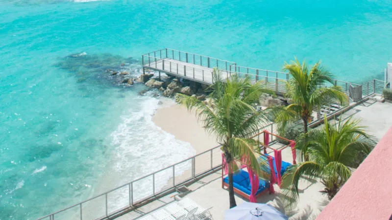 Luxury Beachfront Apartments, photograph 6
