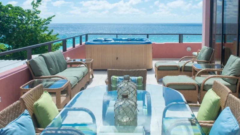 Luxury Beachfront Apartments, photograph 8